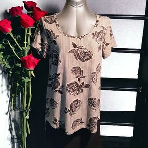 LULAROE | 🌹Black & White Hi-Low Tee with Rose Print | GUC ✨ size M